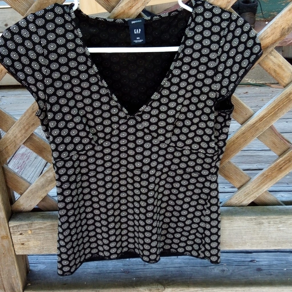 GAP women's top size xs